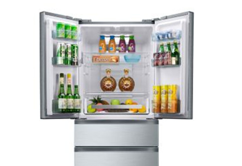 新买回来的冰柜门边缘有一个长50cm的白条塑料块是起什么作用的(用胶带粘连的