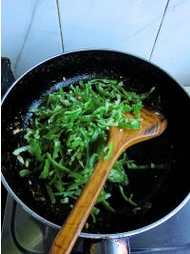 【年夜饭】青椒炒肉丝家常菜的做法