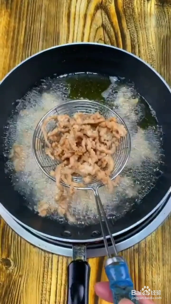 如何制作好吃的麻辣干煸肉丝？