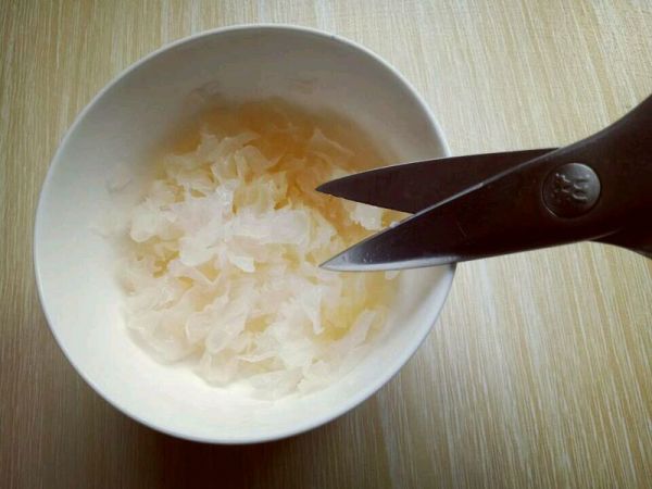 冰糖红枣银耳雪梨汤