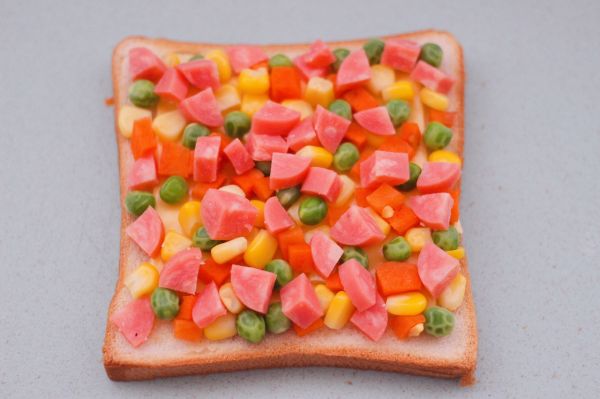 田园时蔬吐司披萨