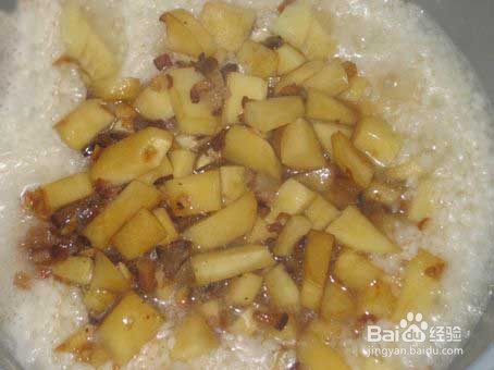 腊肉土豆焖饭做法