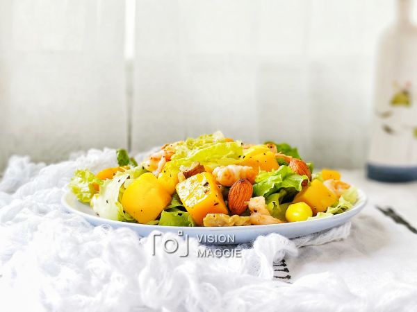 芒果虾仁坚果沙拉