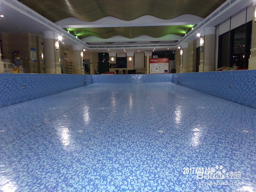 泳池马赛克脱落使用泳之漮泳池胶膜改造施工方法