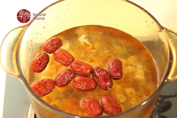 皂角米桃胶红枣炖奶