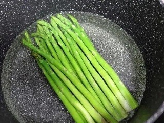 芦笋虾仁怎么做？