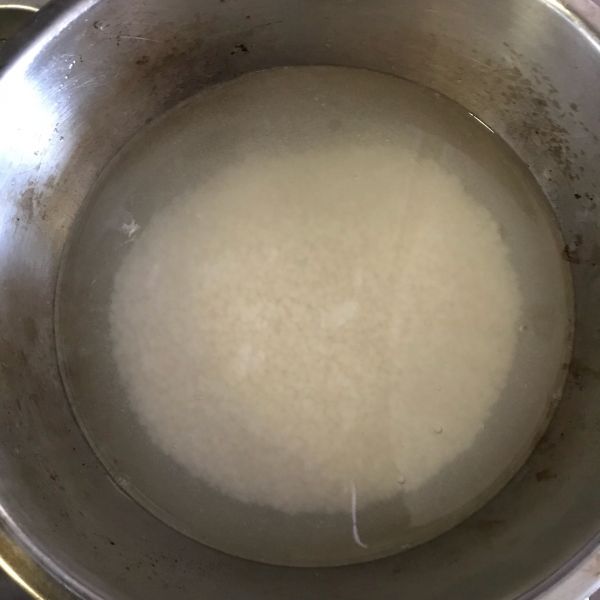 腊肉豌豆糯米饭