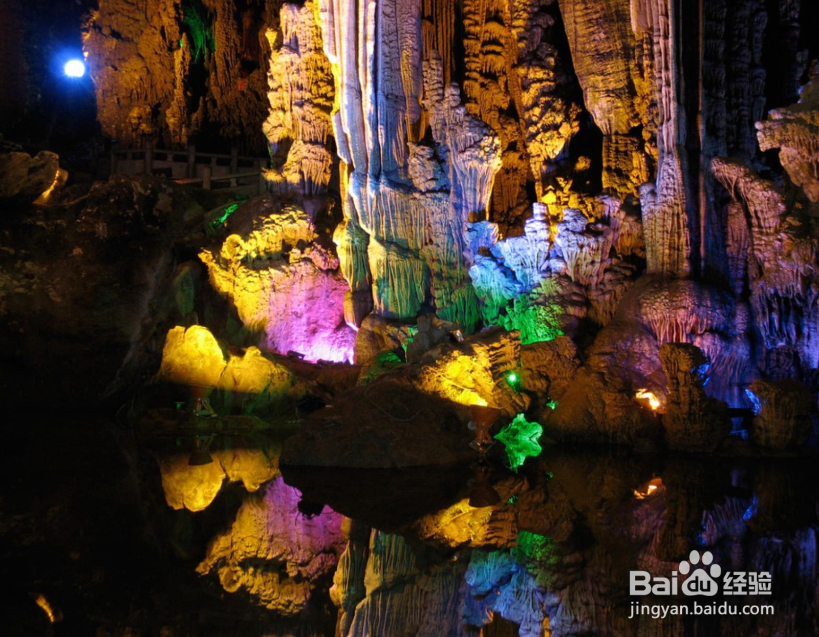 溶洞里的钟乳石是怎样形成的