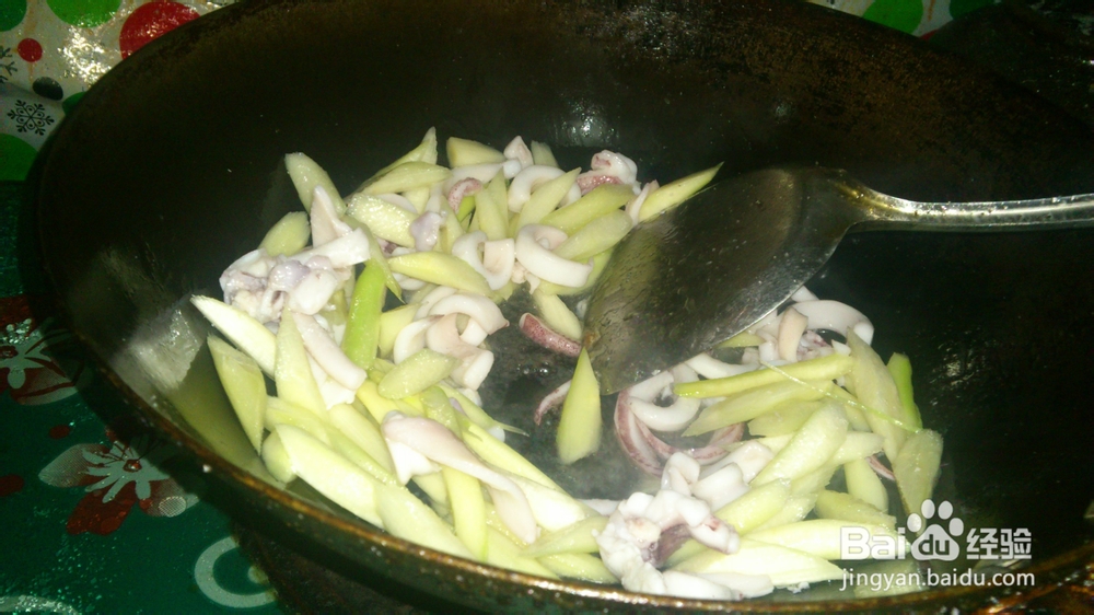美味芦笋炒鱿鱼的家常做法