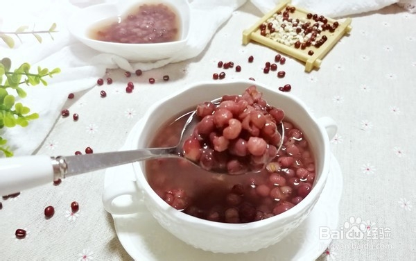 祛湿排毒的薏米红豆粥