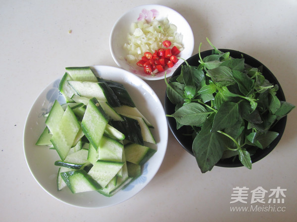 荆芥拌黄瓜的做法