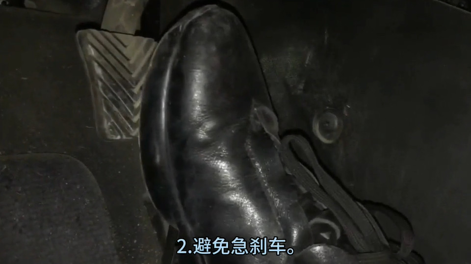 汽车自动挡怎样开省油？