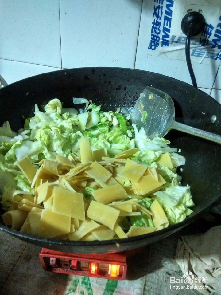 干豆腐块炒白菜块