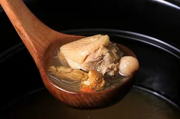 姬松茸红枣炖鸡汤