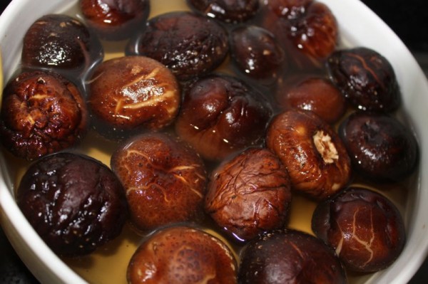 花生冬菇炆猪手