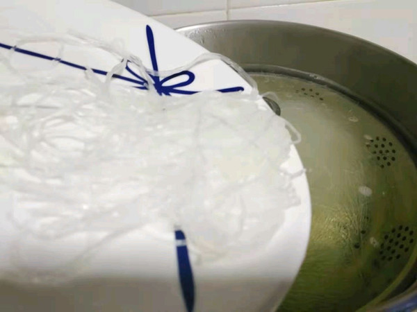 金针菇牛排粉丝沙拉