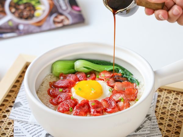 广式腊味煲仔饭