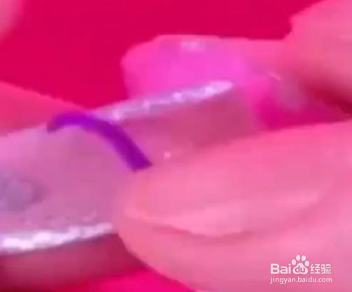 如何做出芭比娃娃漂亮的凉拖鞋