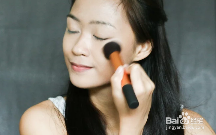 如何化出完美无瑕的妆容