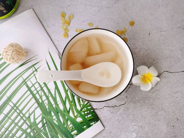 雪莲子丰水梨糖水