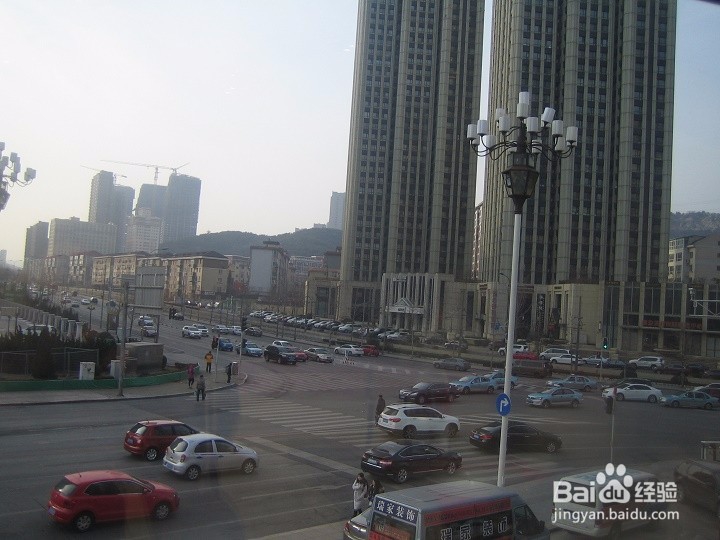老年人怎样在雾霾天在室内拍室外车辆行驶画面