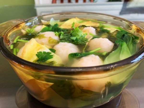 不妨来一碗紫菜虾丸蛋皮汤