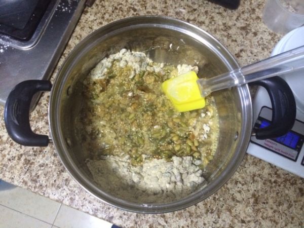 茶香果仁桃山月饼