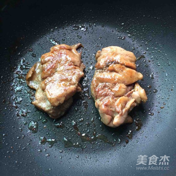 嫩煎黑胡椒鸡腿