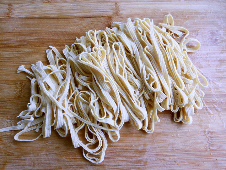 蒜苗豆腐皮怎么做,我教你呀