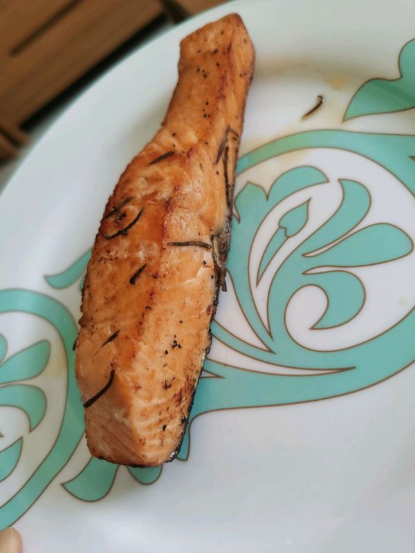 迷迭香煎三文鱼