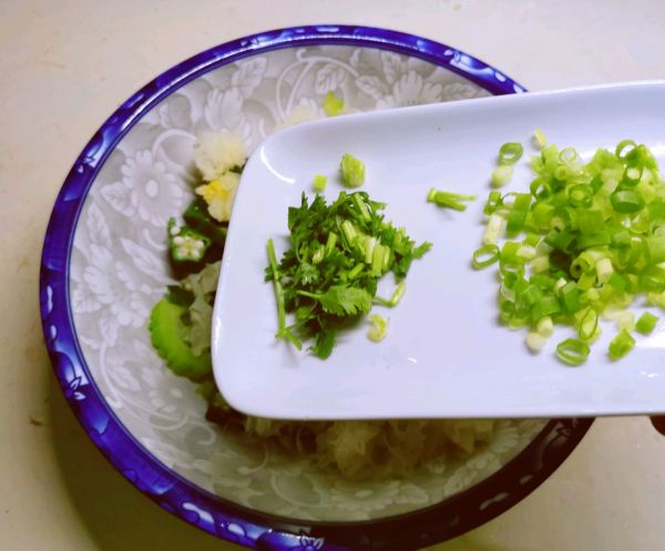 沙拉汁拌银耳蔬菜