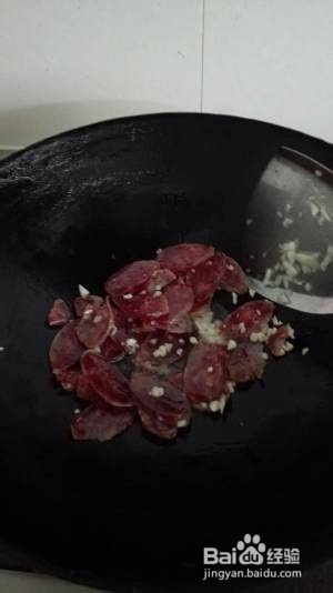 食补佳品四季豆炒香肠的做法
