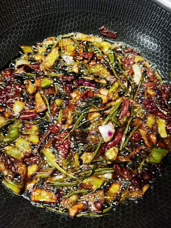 秘制肉丁油辣椒