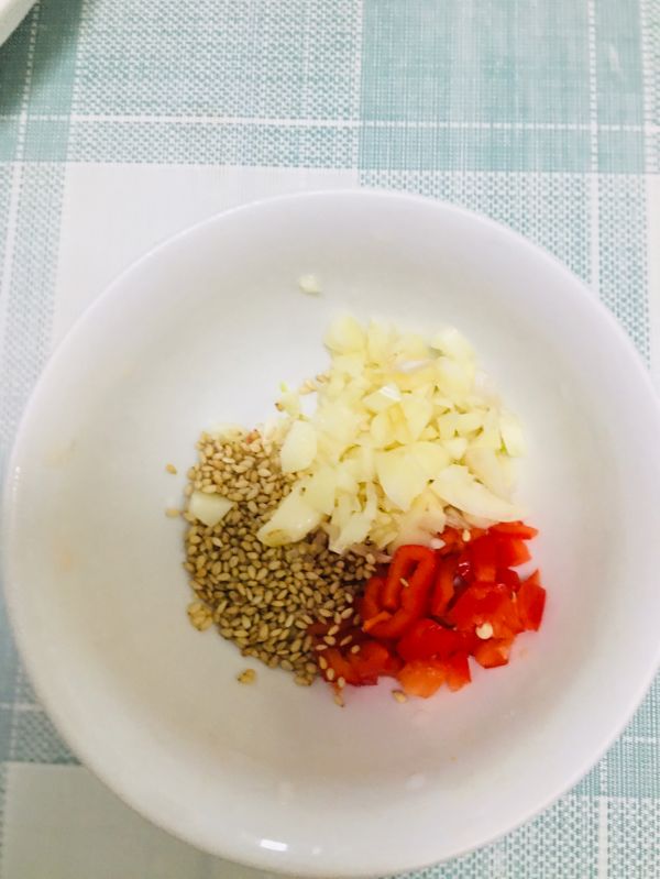 凉拌皮蛋黄瓜卷