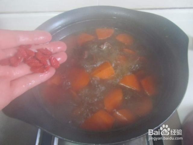 胡萝卜羊肉煲的制作