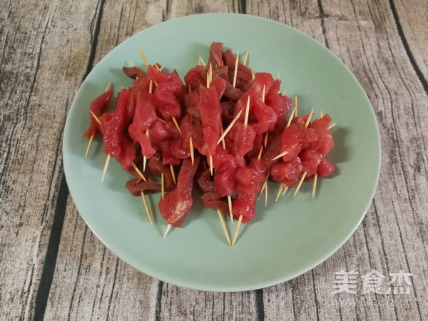 孜然牙签肉的做法