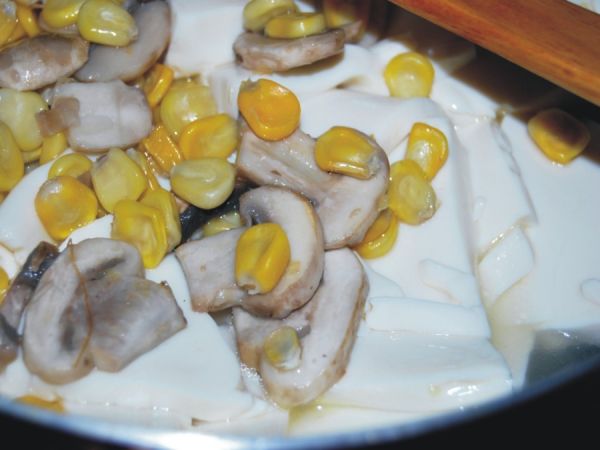 粟米磨菇烩豆腐