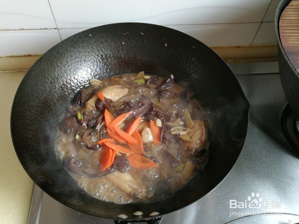 超级好好吃的红蘑鸡翅炖宽粉做法