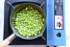 餐厅版茭白毛豆鸡丁