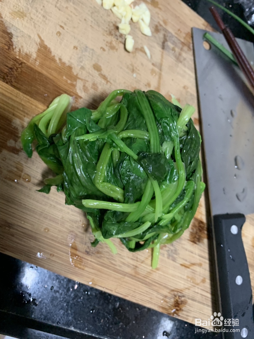 鲜美的鸡蛋虾皮炒菠菜