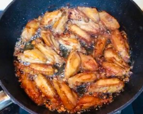 皮脆肉嫩的蒜香鸡翅