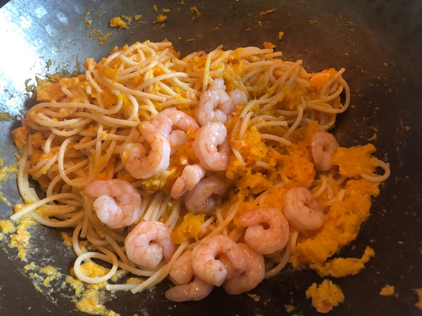 咸蛋黄南瓜虾仁意面
