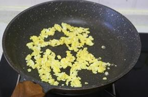 不用揉面，不用擀皮的韭菜鸡蛋发面馅饼