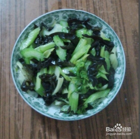 怎样做养生菜(一)之西芹清炒黑木耳