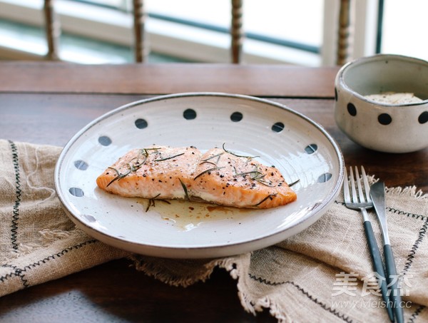 迷迭香烤三文鱼