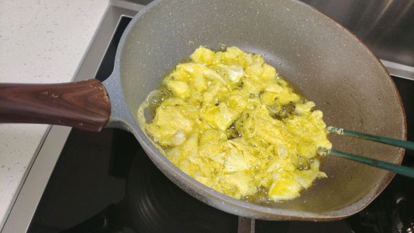 韮菜鸡蛋豆芽炒粉条