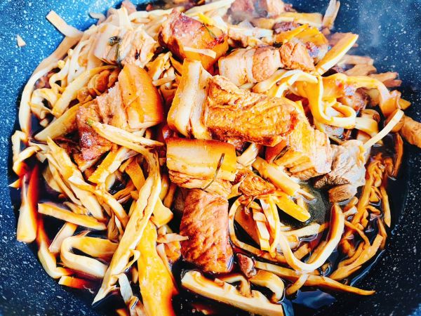 鸿运菜红烧肉笋