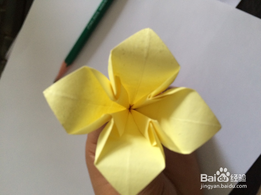 怎样手工折叠出漂亮的百合花