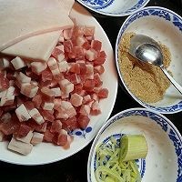 木耳拌饭肉燥的做法