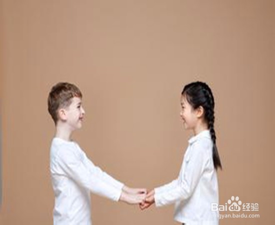 增加职场魅力避免职场上最糟糕的10大握手方式。
